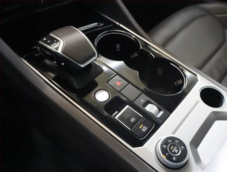 Volkswagen Touareg - hlavní fotka