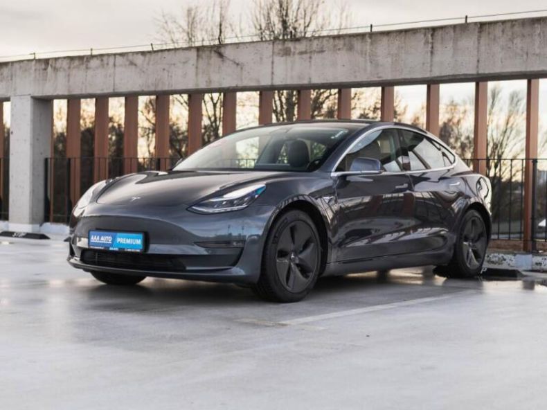 Tesla Model 3 - hlavní foto