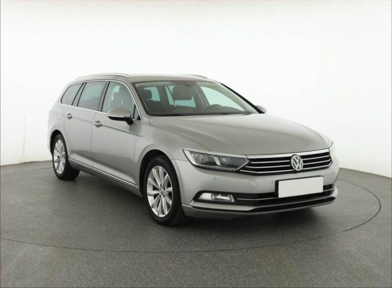 Volkswagen Passat - hlavní fotka inzerátu