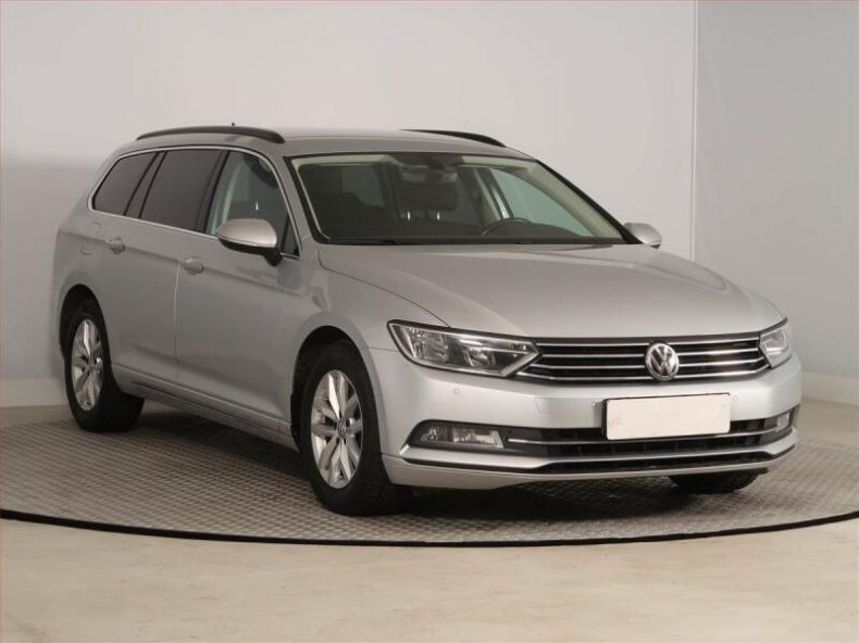 Volkswagen Passat - hlavní foto