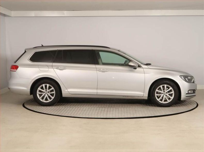 Volkswagen Passat - hlavní fotka