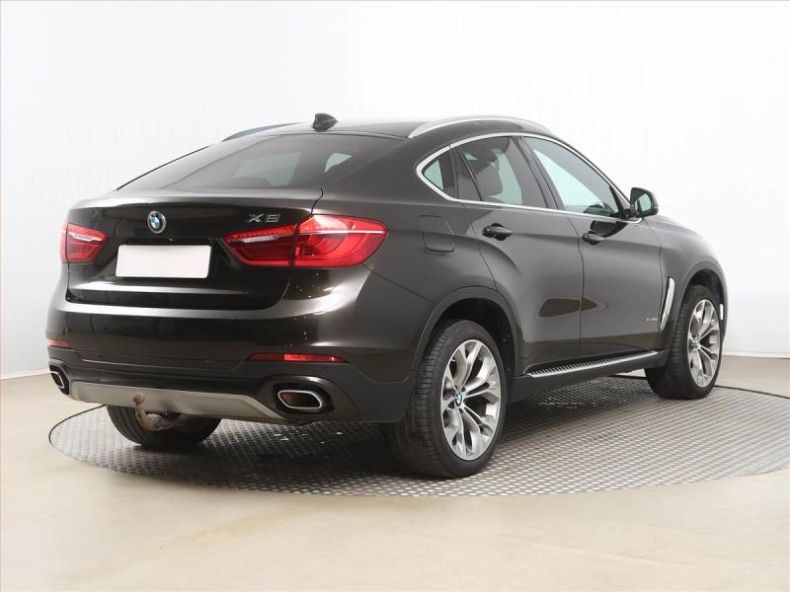BMW X6 - hlavní fotka