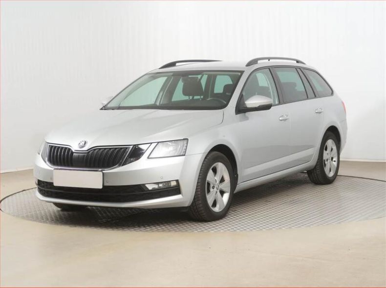 Škoda Octavia - hlavní fotka