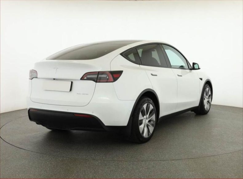 Tesla Model Y - hlavní fotka
