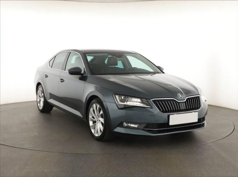 Škoda Superb - hlavní foto