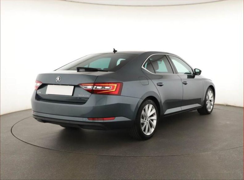 Škoda Superb - hlavní fotka