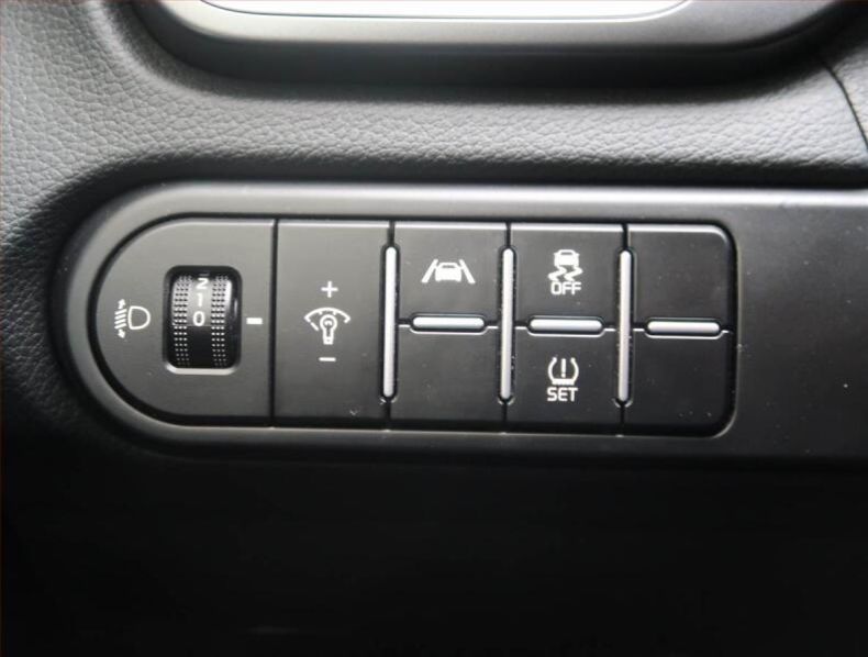 Kia Cee'd - hlavní fotka