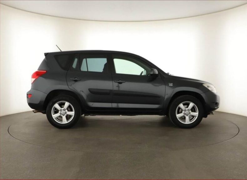 Toyota RAV 4 - hlavní fotka