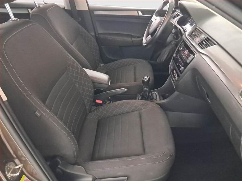Škoda Rapid - hlavní fotka