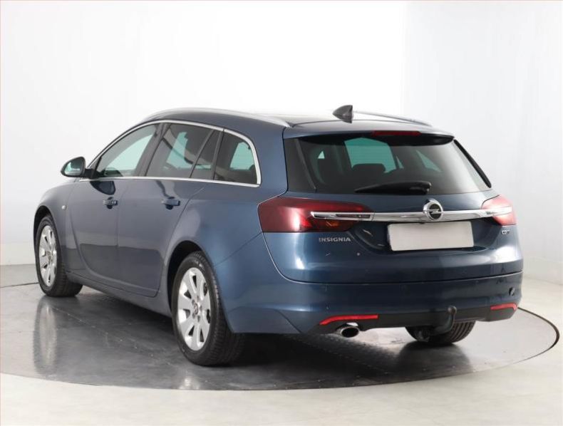 Opel Insignia - hlavní fotka