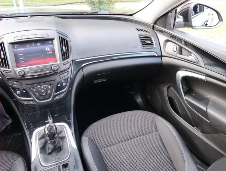 Opel Insignia - hlavní fotka