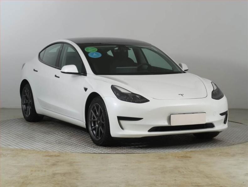 Tesla Model 3 - hlavní foto