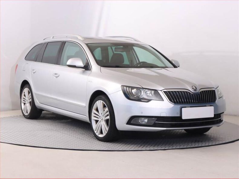 Škoda Superb - hlavní foto