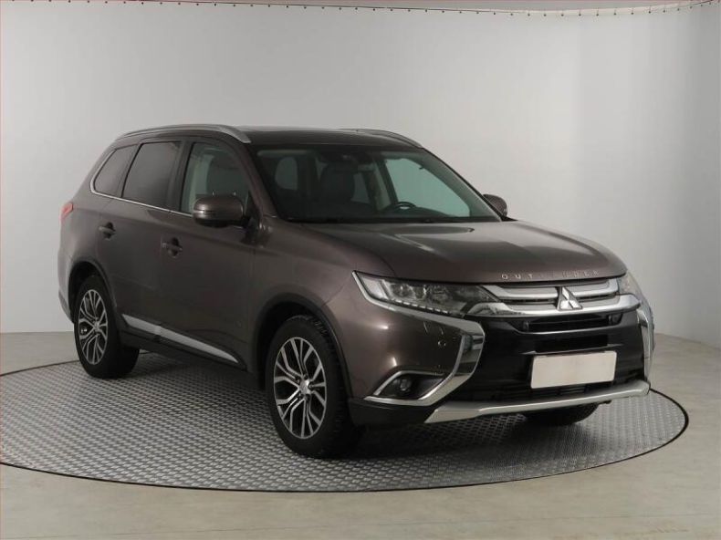 Mitsubishi Outlander - hlavní foto