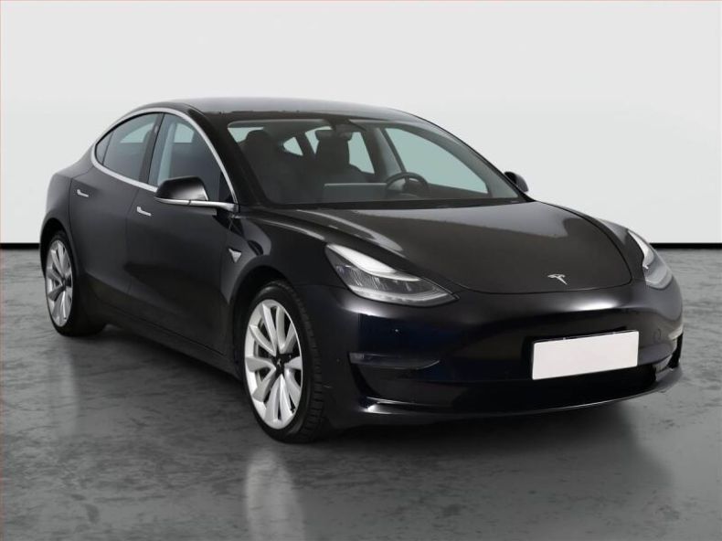 Tesla Model 3 - hlavní foto