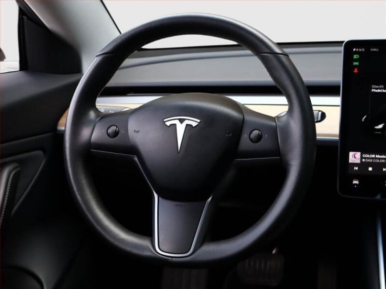 Tesla Model 3 - hlavní fotka