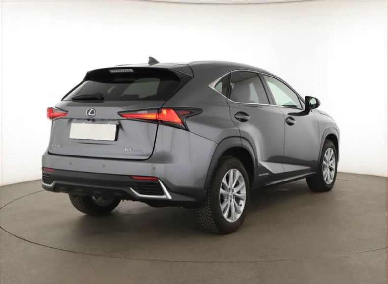 Lexus NX 300h - hlavní fotka