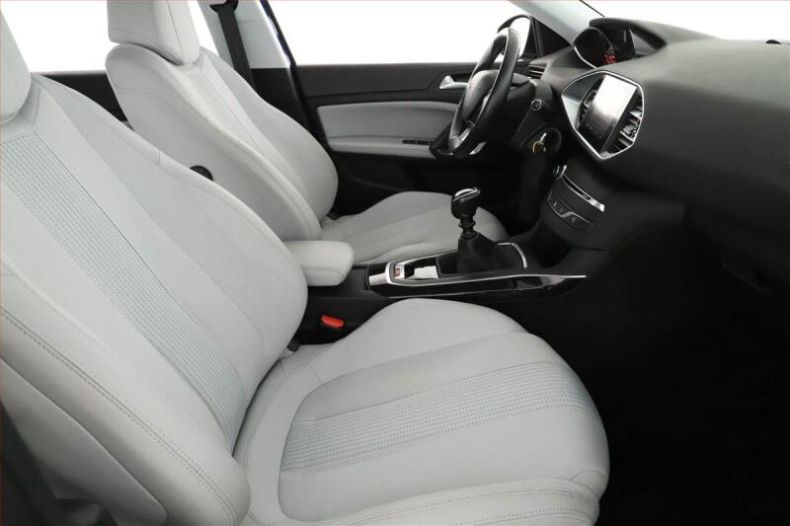 Peugeot 308 - hlavní fotka