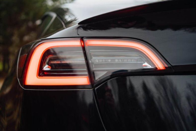 Tesla Model 3 - hlavní fotka