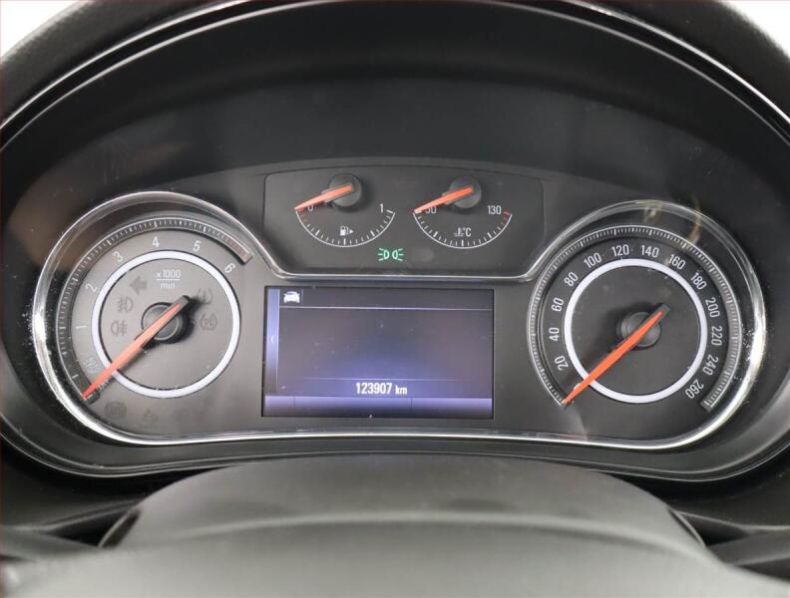 Opel Insignia - hlavní fotka