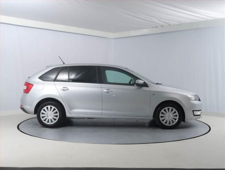 Škoda Rapid - hlavní fotka