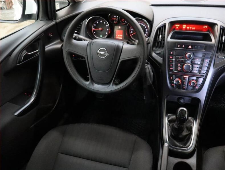 Opel Astra - hlavní fotka