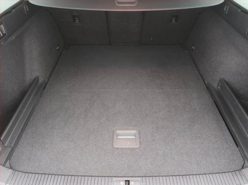 Volkswagen Passat - hlavní fotka