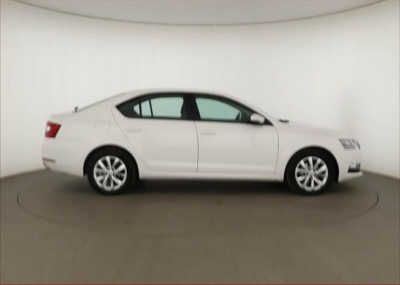 Škoda Octavia - hlavní fotka