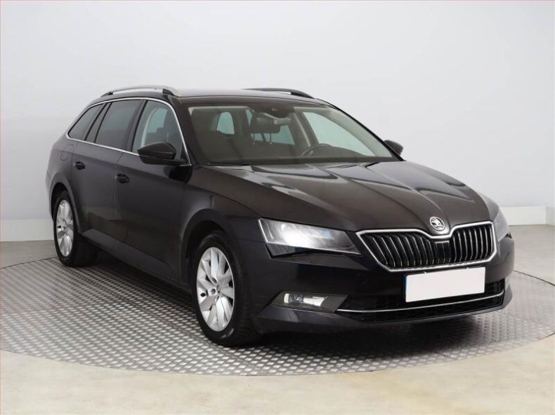 Škoda Superb - hlavní foto