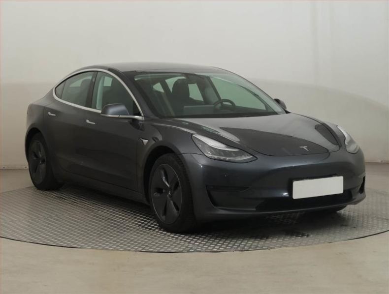 Tesla Model 3 - hlavní fotka