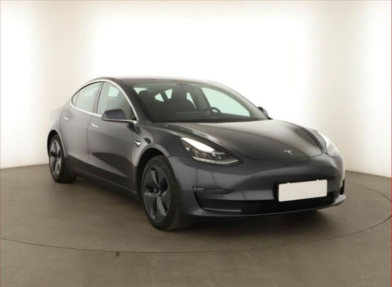 Tesla Model 3 - hlavní foto