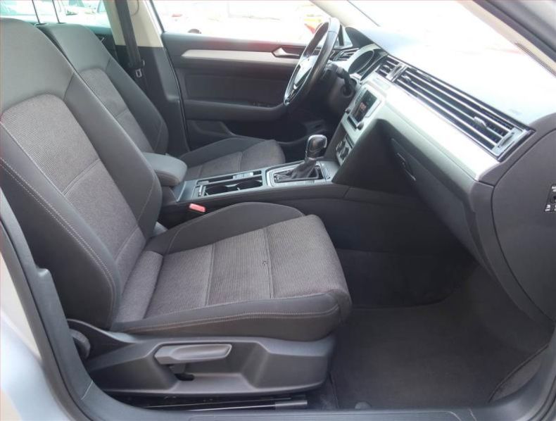 Volkswagen Passat - hlavní fotka