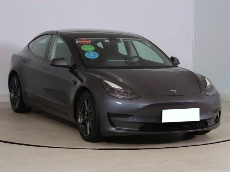 Tesla Model 3 - hlavní foto