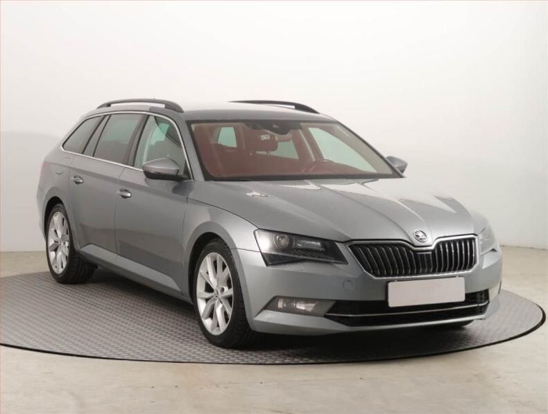 Škoda Superb - hlavní foto