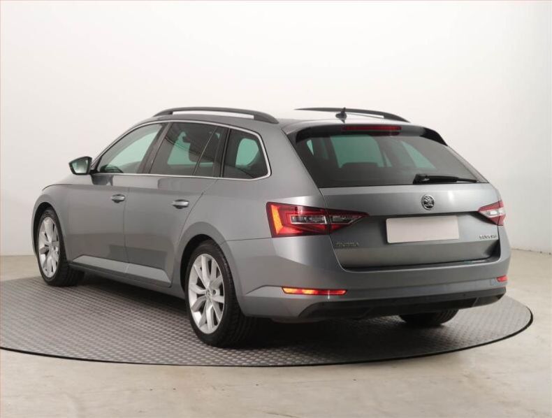 Škoda Superb - hlavní fotka