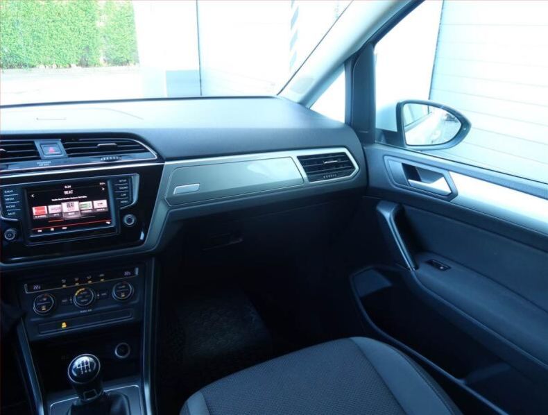 Volkswagen Touran - hlavní fotka