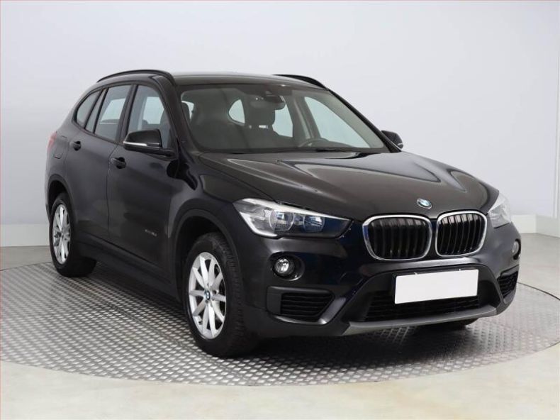 BMW X1 - hlavní foto