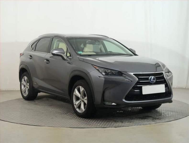 Lexus NX 300h - hlavní foto