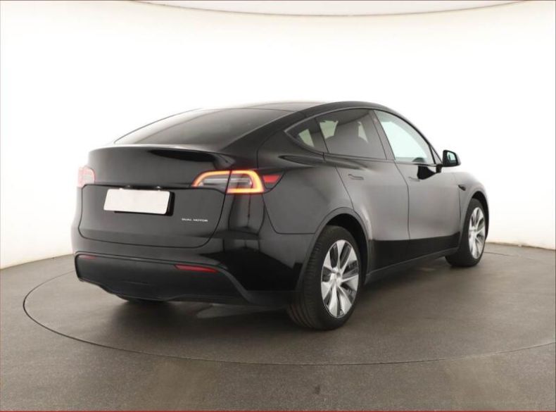 Tesla Model Y - hlavní fotka
