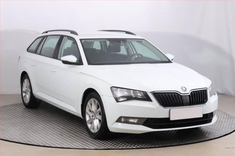 Škoda Superb - hlavní foto