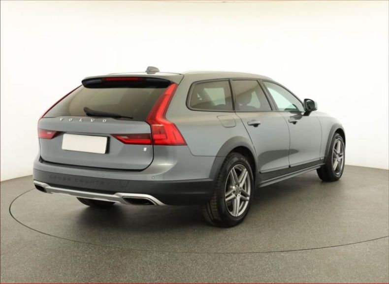 Volvo V90 - hlavní fotka