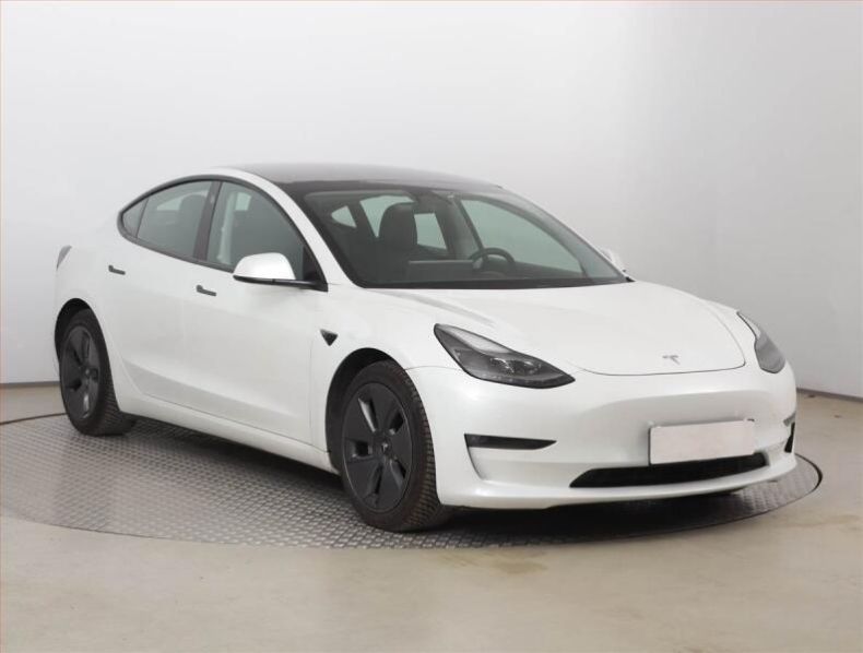 Tesla Model 3 - hlavní fotka inzerátu