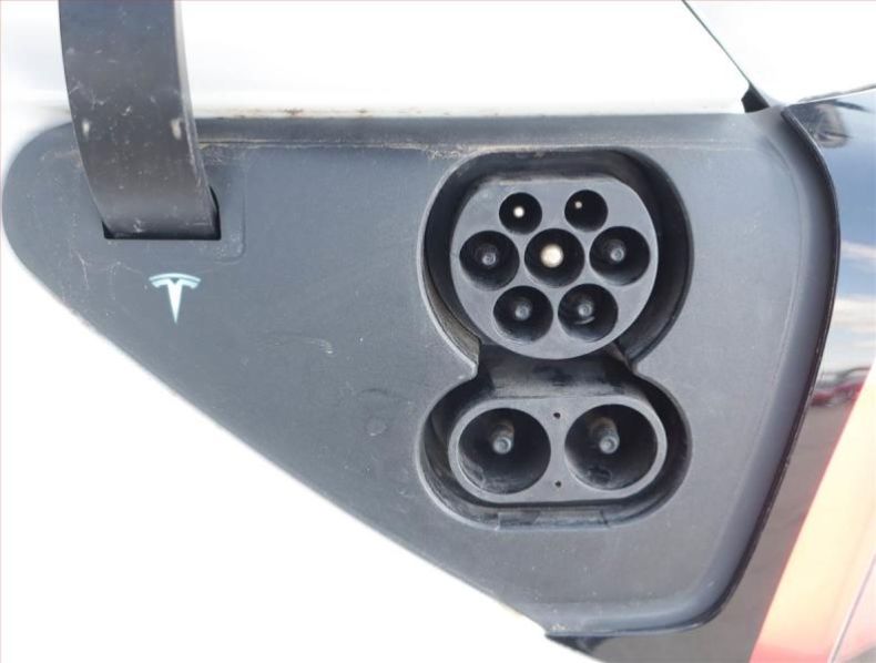 Tesla Model 3 - hlavní fotka