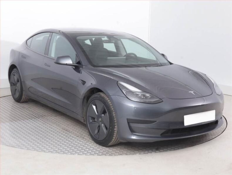 Tesla Model 3 - hlavní fotka inzerátu