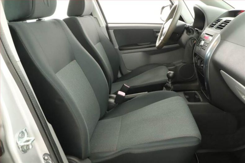 Suzuki SX4 - hlavní fotka