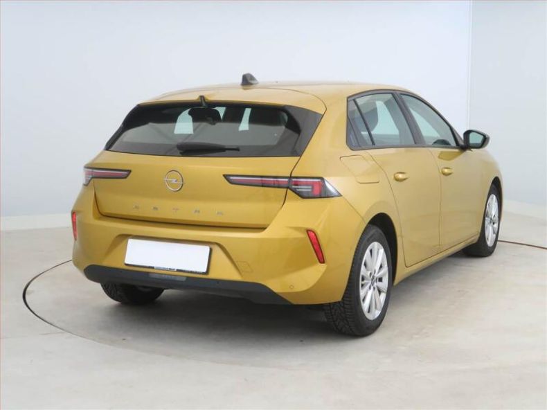 Opel Astra - hlavní fotka