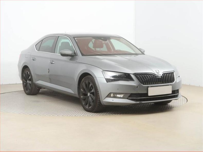Škoda Superb - hlavní foto