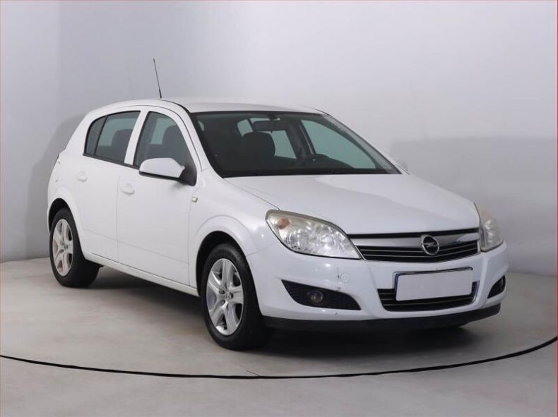 Opel Astra - hlavní foto
