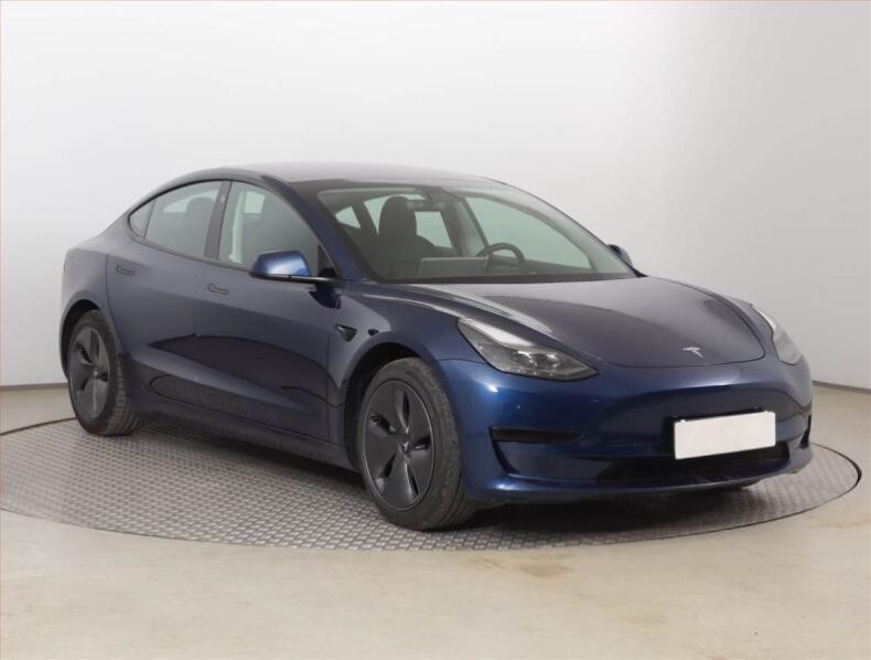 Tesla Model 3 - hlavní foto