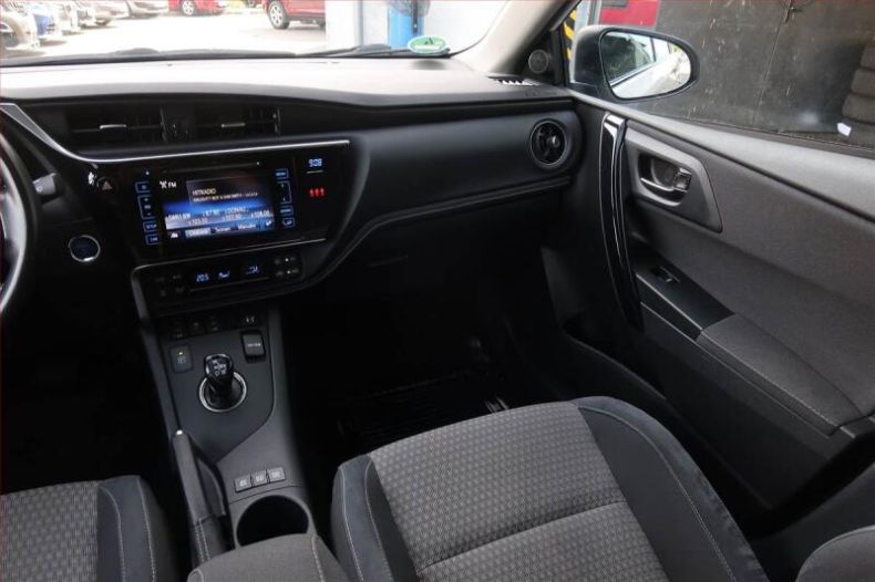 Toyota Auris - hlavní fotka